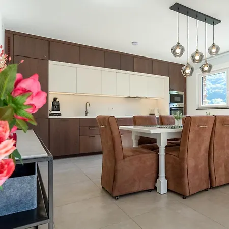 Cedrien Terrace Apartment